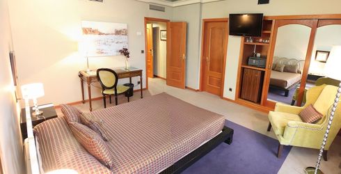 hotel room image