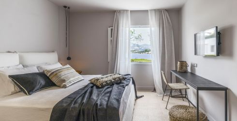 hotel room image