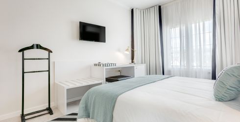 hotel room image