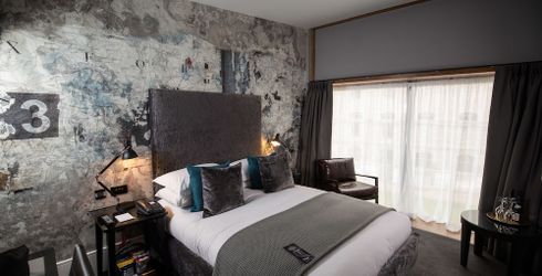 hotel room image