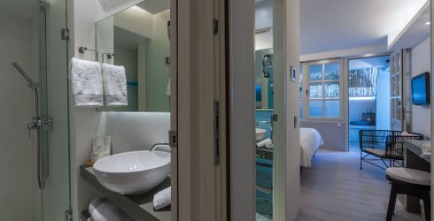 hotel room image