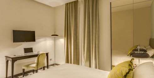 hotel room image