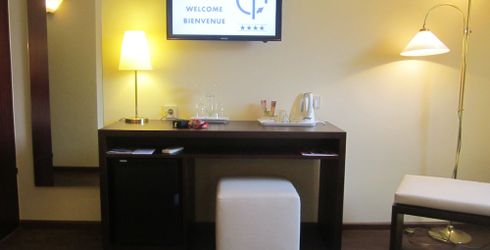 hotel room image