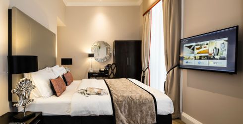 hotel room image