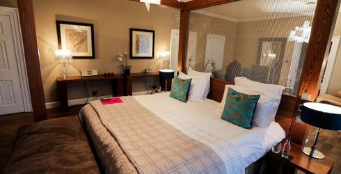 hotel room image