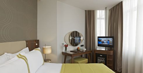 hotel room image
