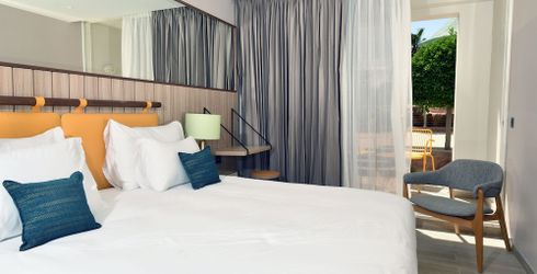 hotel room image