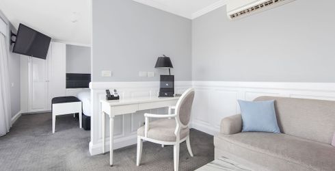 hotel room image