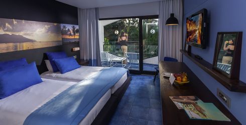 hotel room image