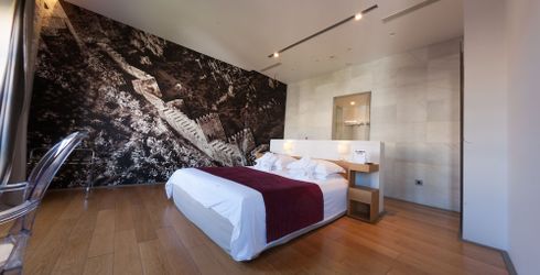 hotel room image