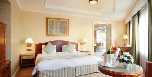 hotel room image