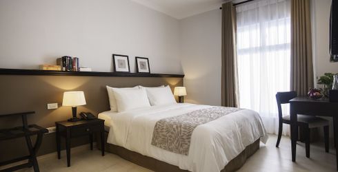 hotel room image