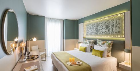 hotel room image