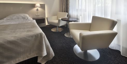 hotel room image