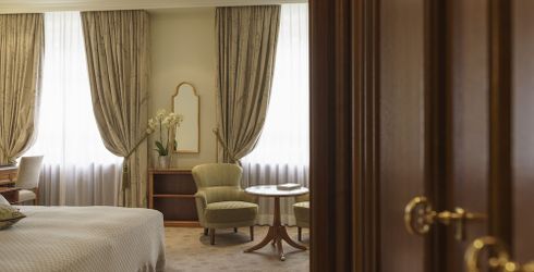 hotel room image