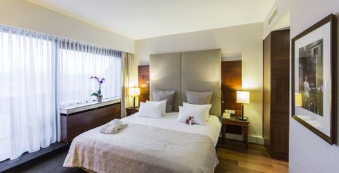 hotel room image