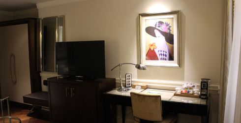 hotel room image