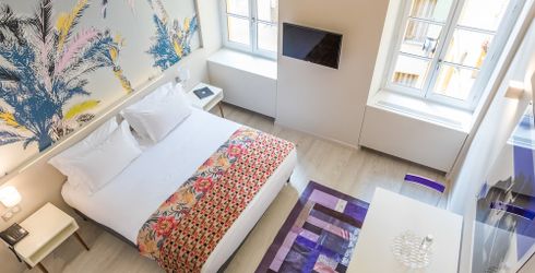hotel room image