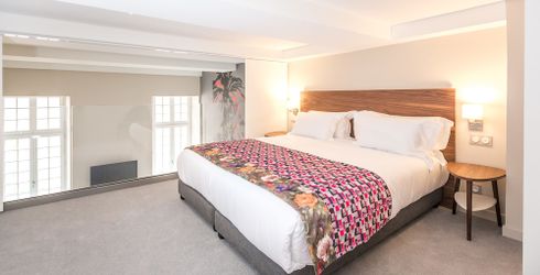 hotel room image