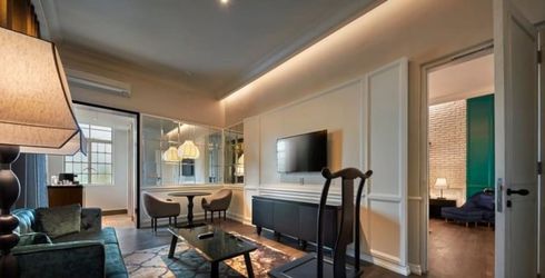 hotel room image