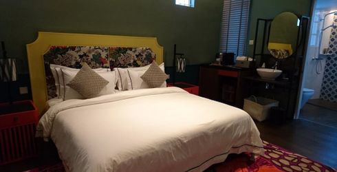 hotel room image
