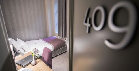 hotel room image