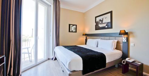 hotel room image