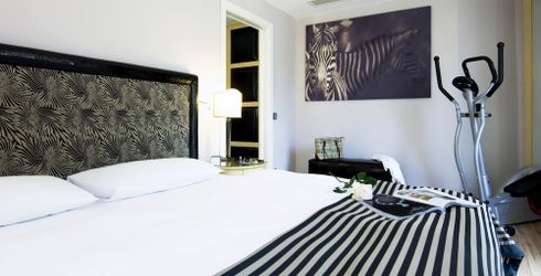 hotel room image