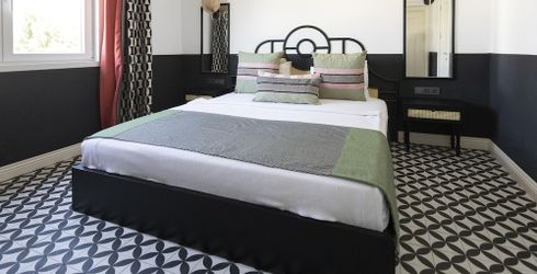 hotel room image