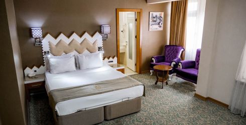 hotel room image
