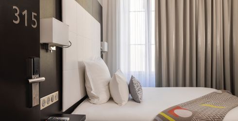 hotel room image