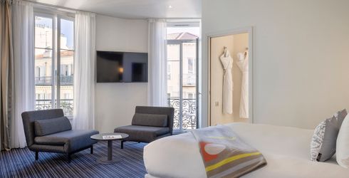 hotel room image