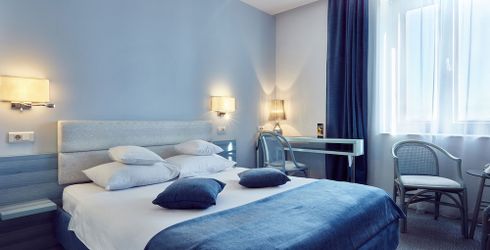 hotel room image