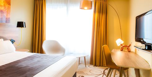 hotel room image