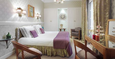 hotel room image