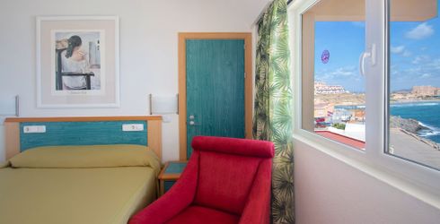 hotel room image