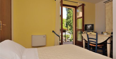 hotel room image