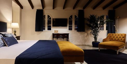 hotel room image