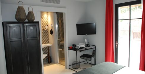 hotel room image