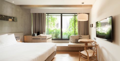 hotel room image