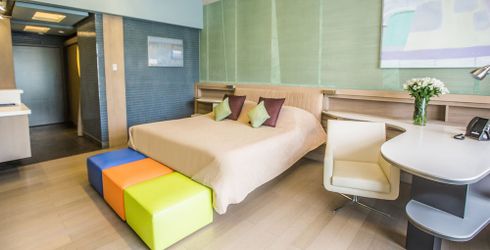 hotel room image