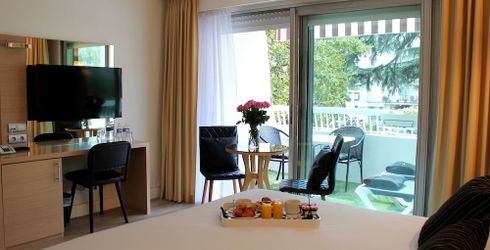 hotel room image