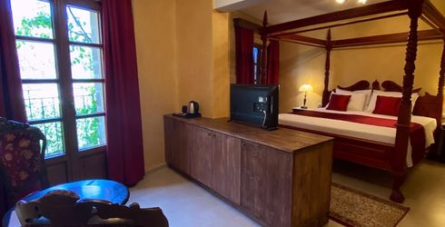 hotel room image
