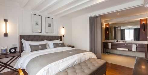 hotel room image