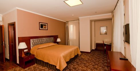hotel room image