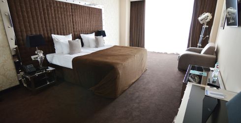 hotel room image