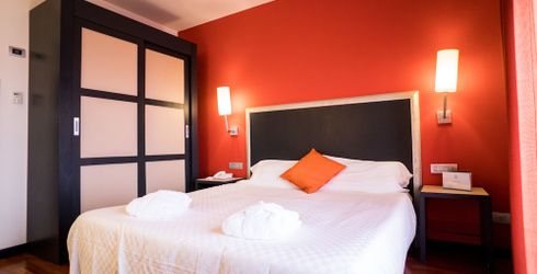 hotel room image
