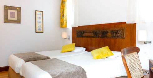 hotel room image