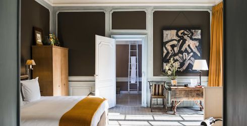hotel room image