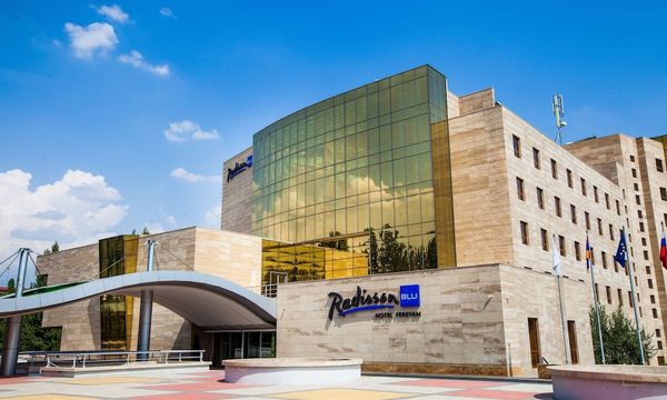 Radisson Blu Hotel, Yerevan hotel in Ereván